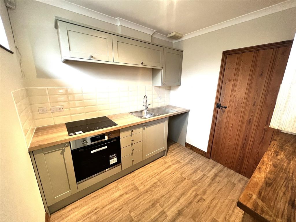 Property photo 2 of 14 Img_1348.Jpg