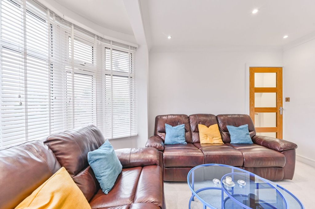 Property photo 2 of 19