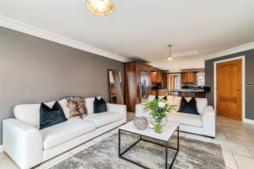 Property photo 3 of 27 Picture No. 24