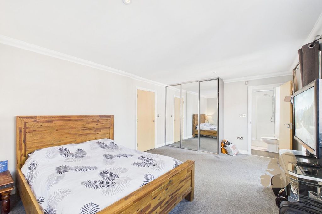 Property photo 3 of 19 Cam01659G0-Pr0586-Still007.Jpg