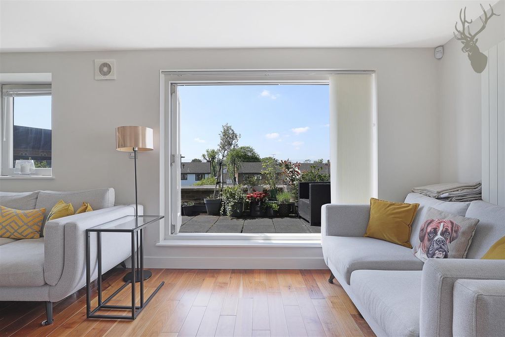 Property photo 2 of 26