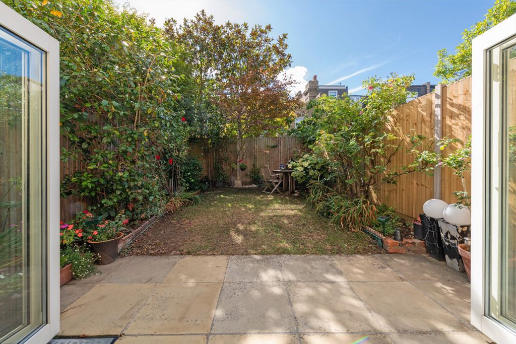 Property photo 3 of 20 Garden