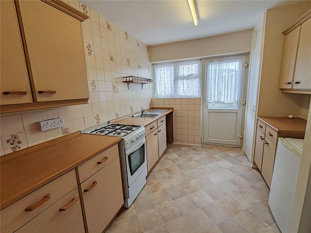 Property photo 3 of 8 Kitchen
