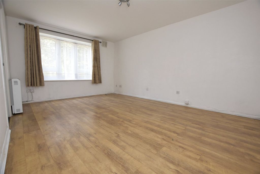 Property photo 3 of 11 Picture No. 01