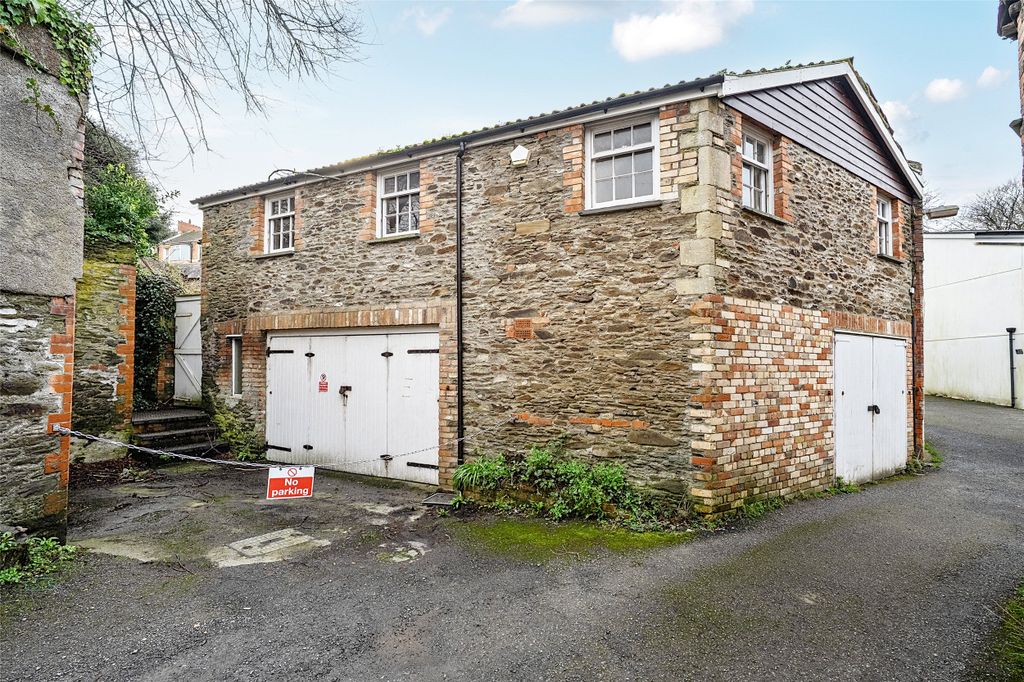 Property photo 2 of 18 2 - Picture No. 17