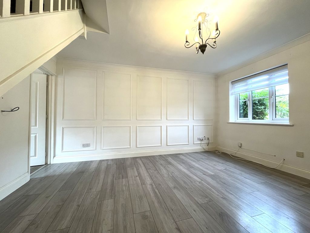 Property photo 2 of 8 Lounge