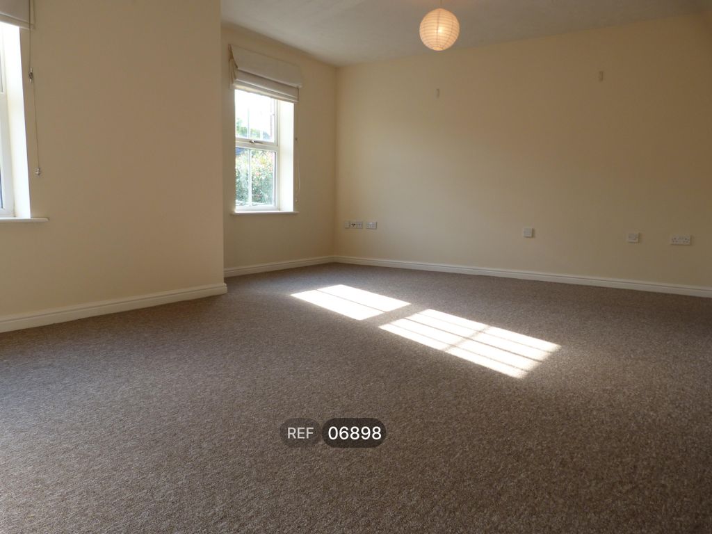 Property photo 3 of 11 Lounge