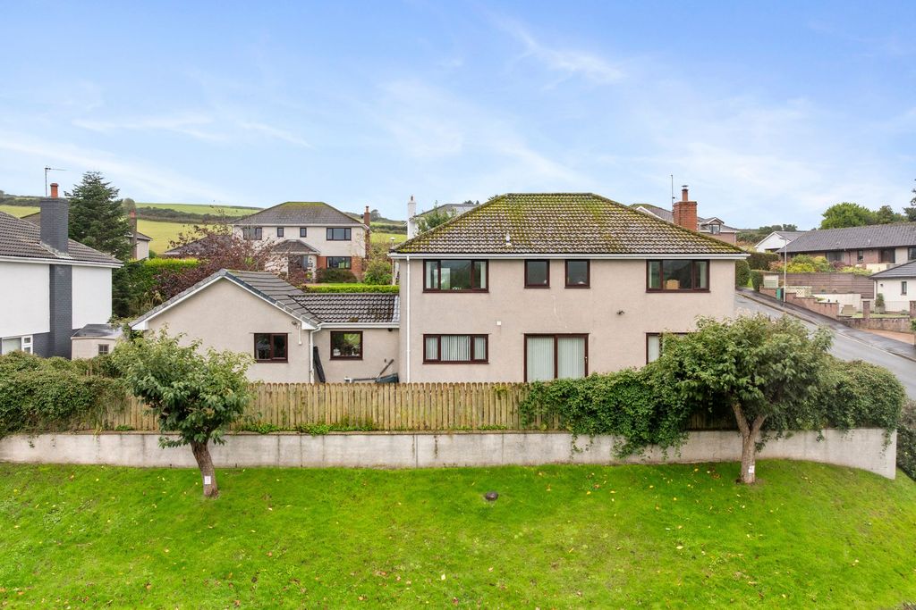 Property photo 1 of 33