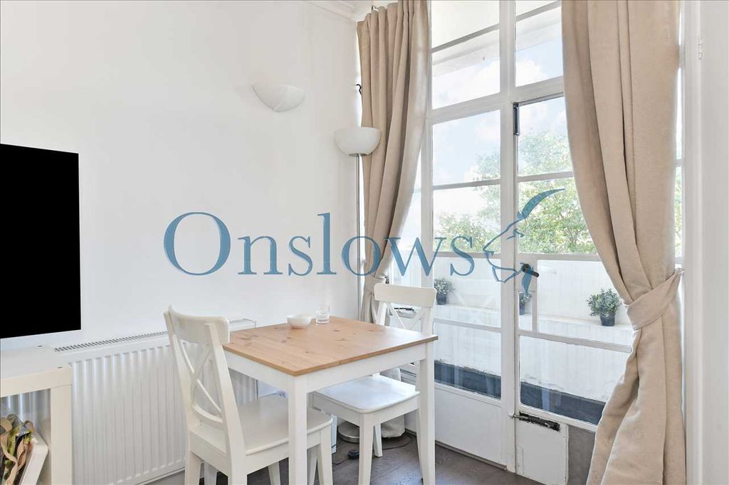 Property photo 3 of 12 Reception