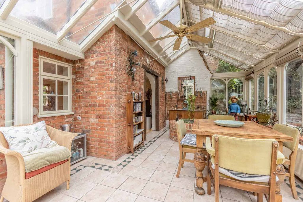Property photo 2 of 32