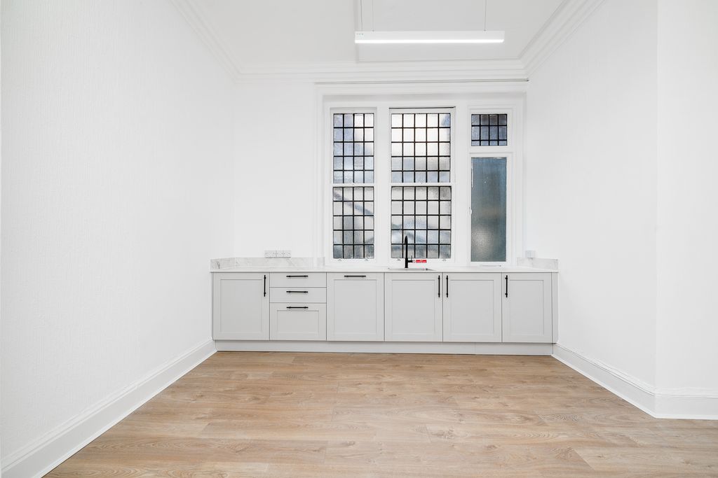 Property photo 3 of 10 Picture 3