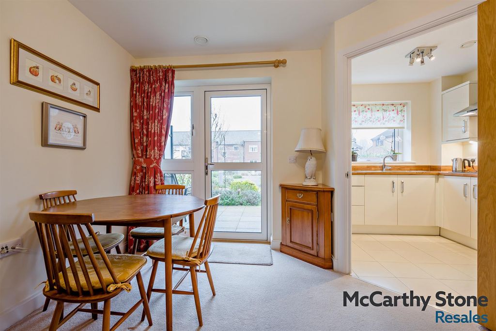 Property photo 3 of 21 8682036-Interior14-800.Jpg