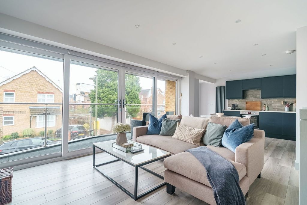 Property photo 2 of 20