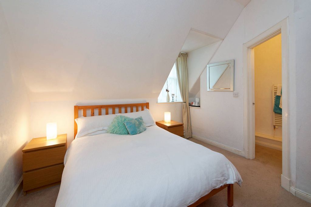 Property photo 2 of 28