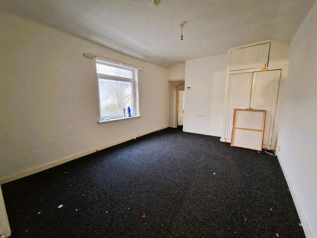 Property photo 2 of 9 1000118594.Jpg