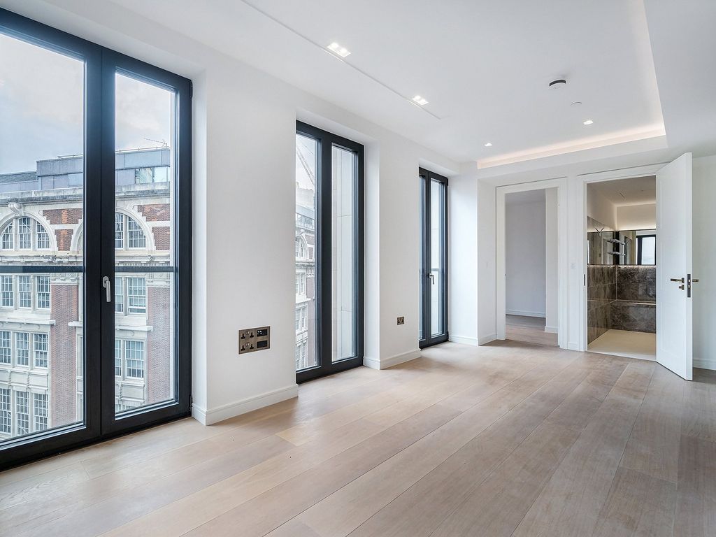 Property photo 1 of 17 Lincoln Square