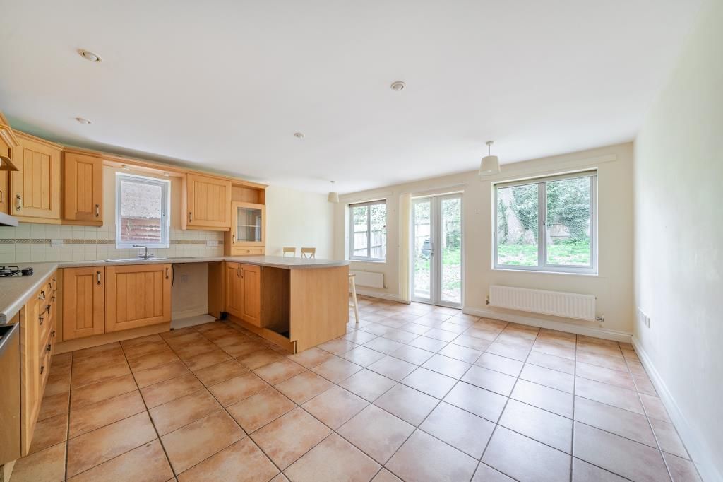 Property photo 2 of 25 Kitchen