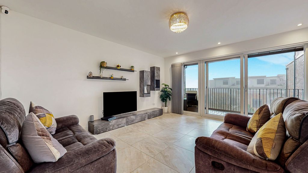 Property photo 3 of 26 16-Print-2 Training Place Flat 2.2_4