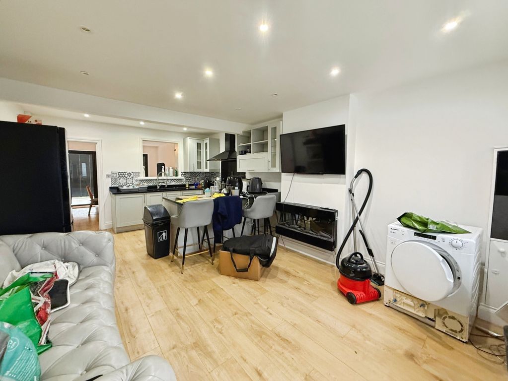 Property photo 3 of 13 B795469E-Img_4311