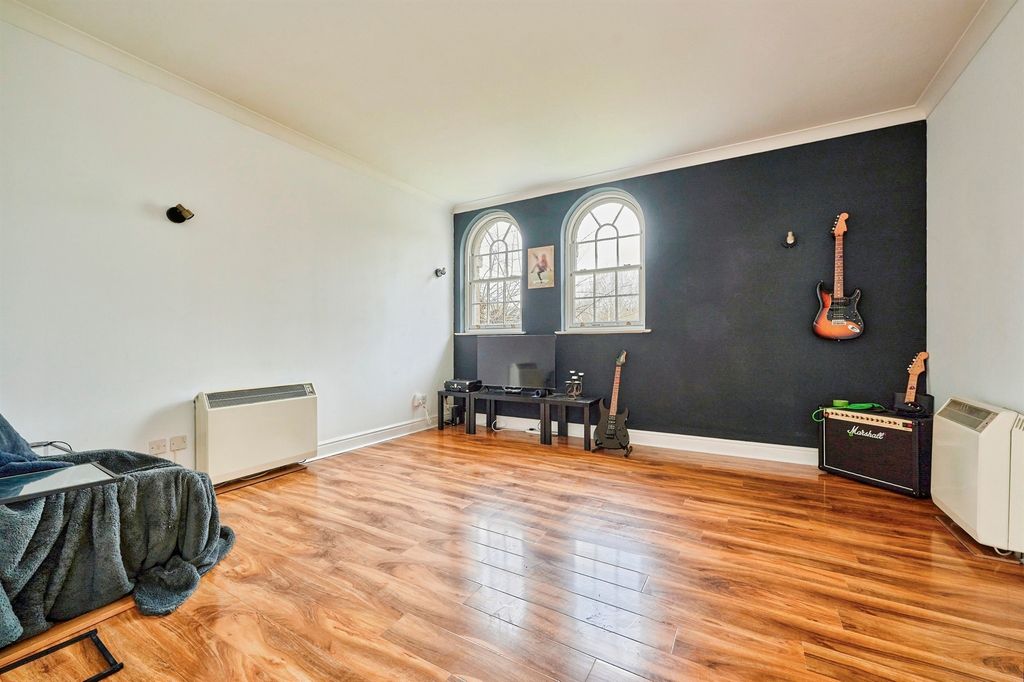 Property photo 2 of 11