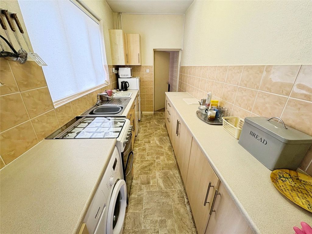 Property photo 3 of 17 Kitchen No. 03