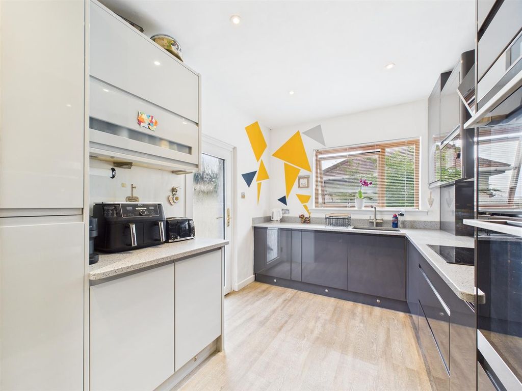 Additional image 6 of 4 bed detached house for sale39 Oakbank Crescent, Perth PH1
