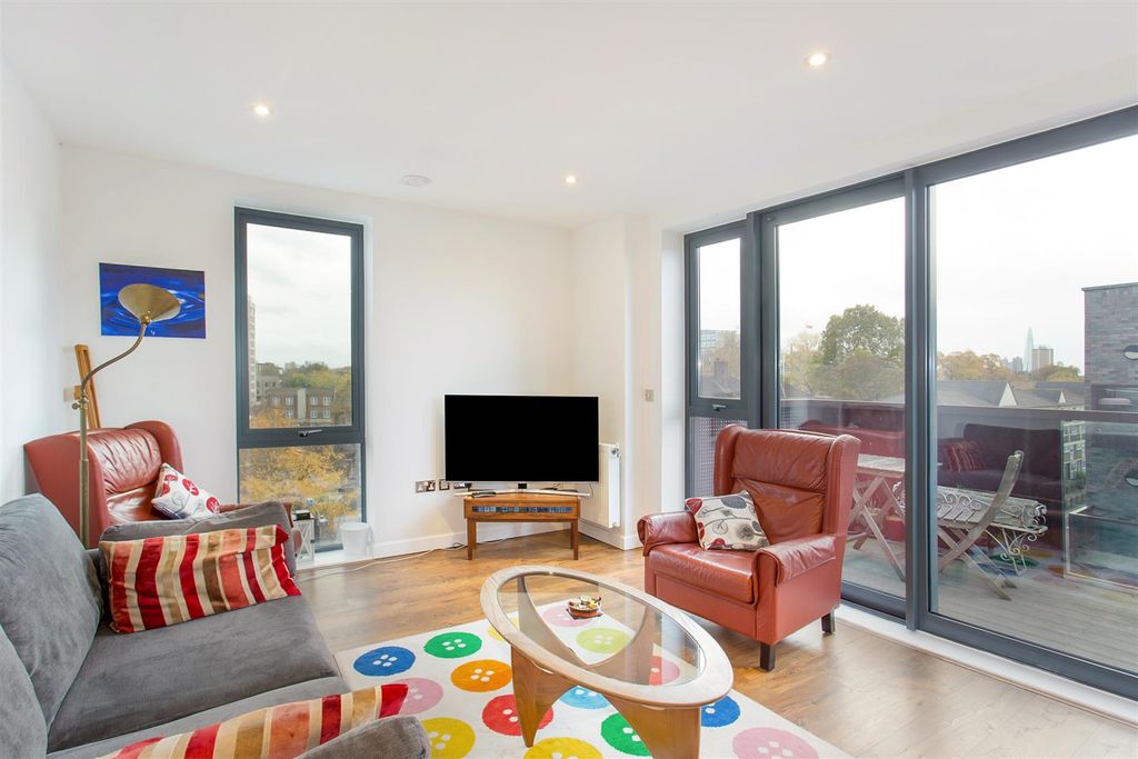 Property photo 3 of 13 Reception