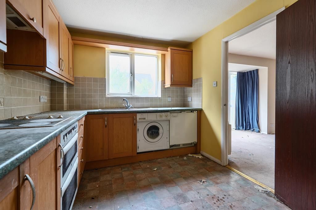 Property photo 3 of 21 Kitchen