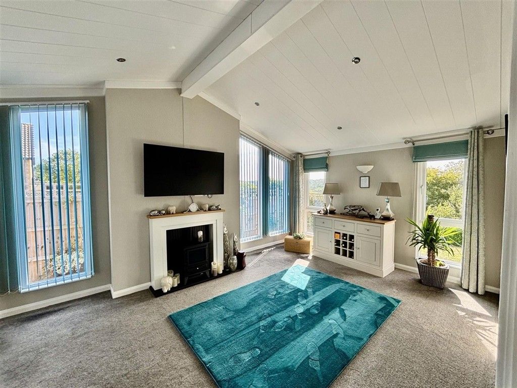 Property photo 3 of 10 Lounge