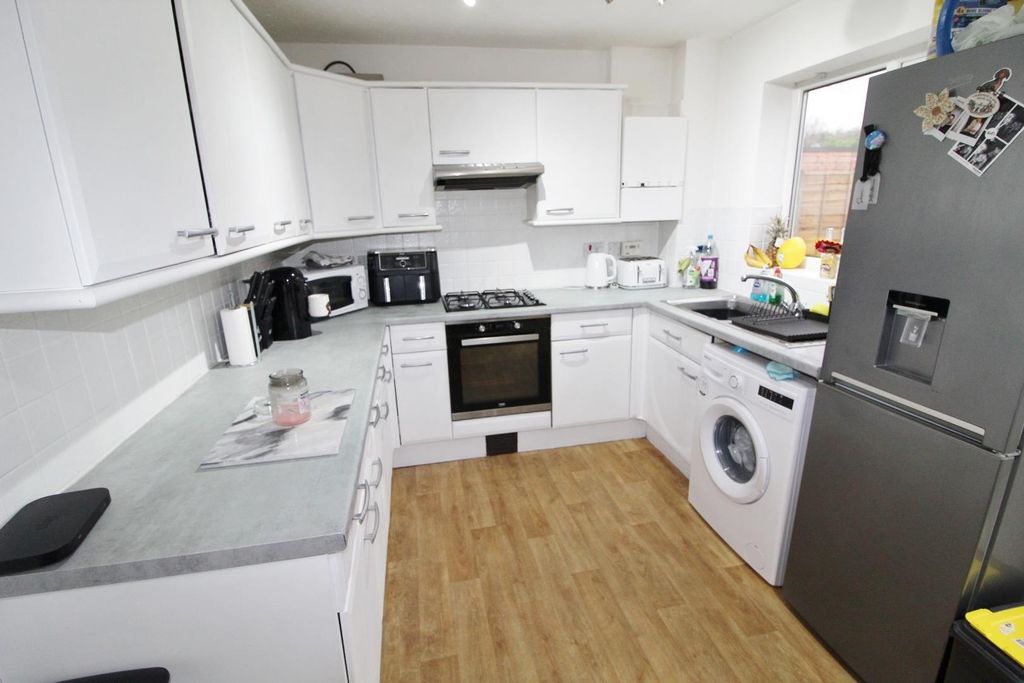 Property photo 3 of 11 Dining Kitchen