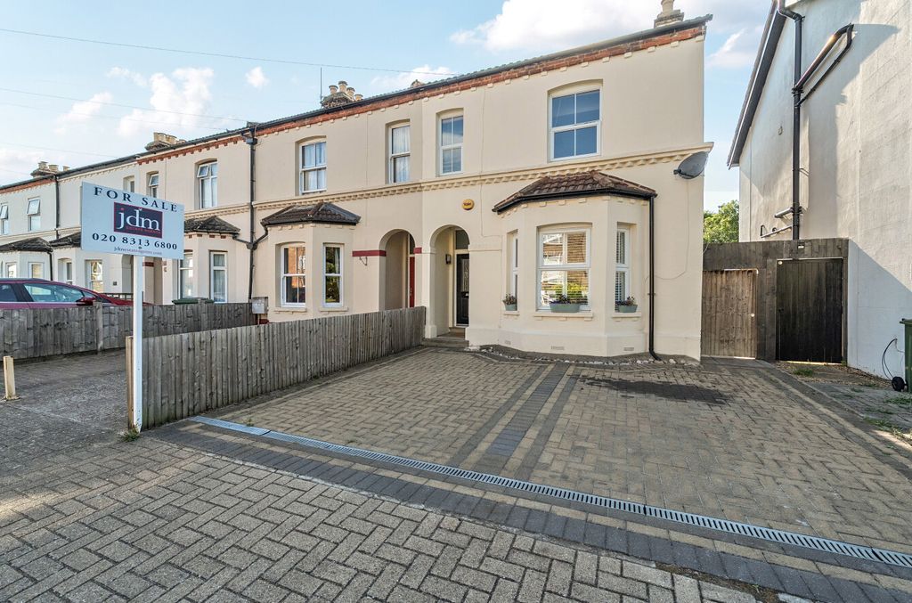 Property photo 1 of 19 1472627-1-6A35778...