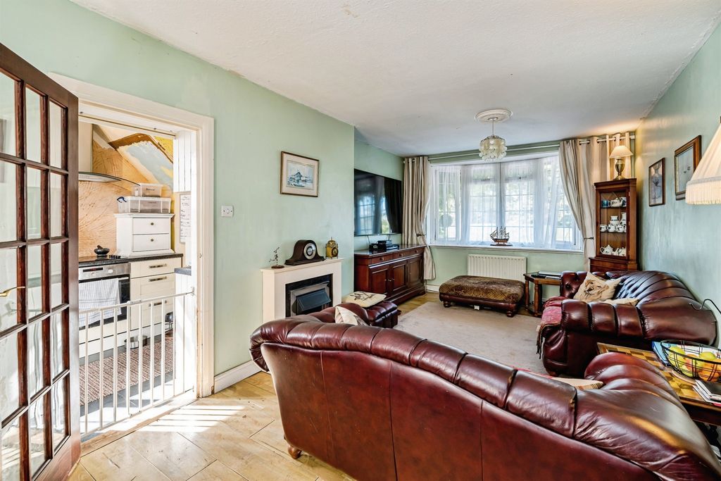 Property photo 3 of 17