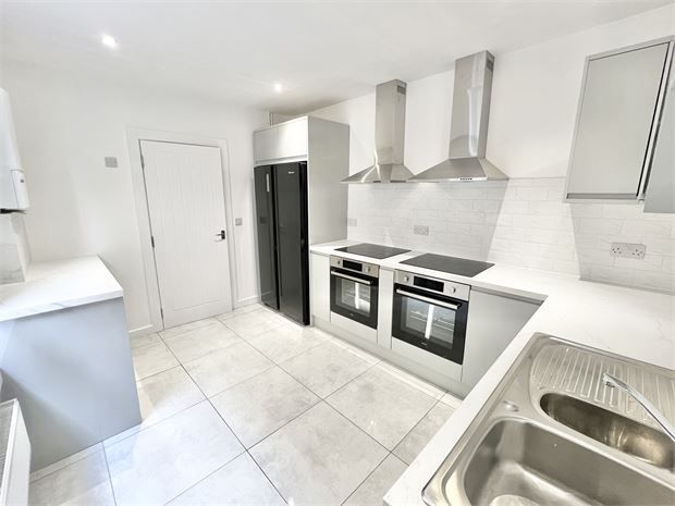 Property photo 3 of 8 Picture 3