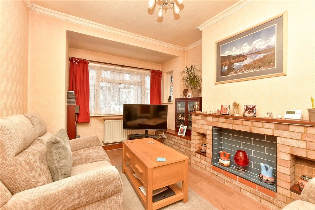 Property photo 3 of 8 Lounge