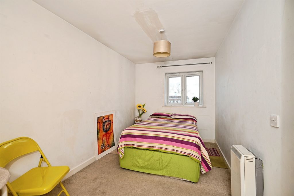 Property photo 3 of 6