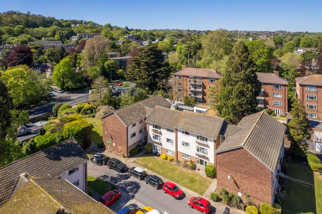 Property photo 1 of 13 95 Cliveden Close-1.Jpg