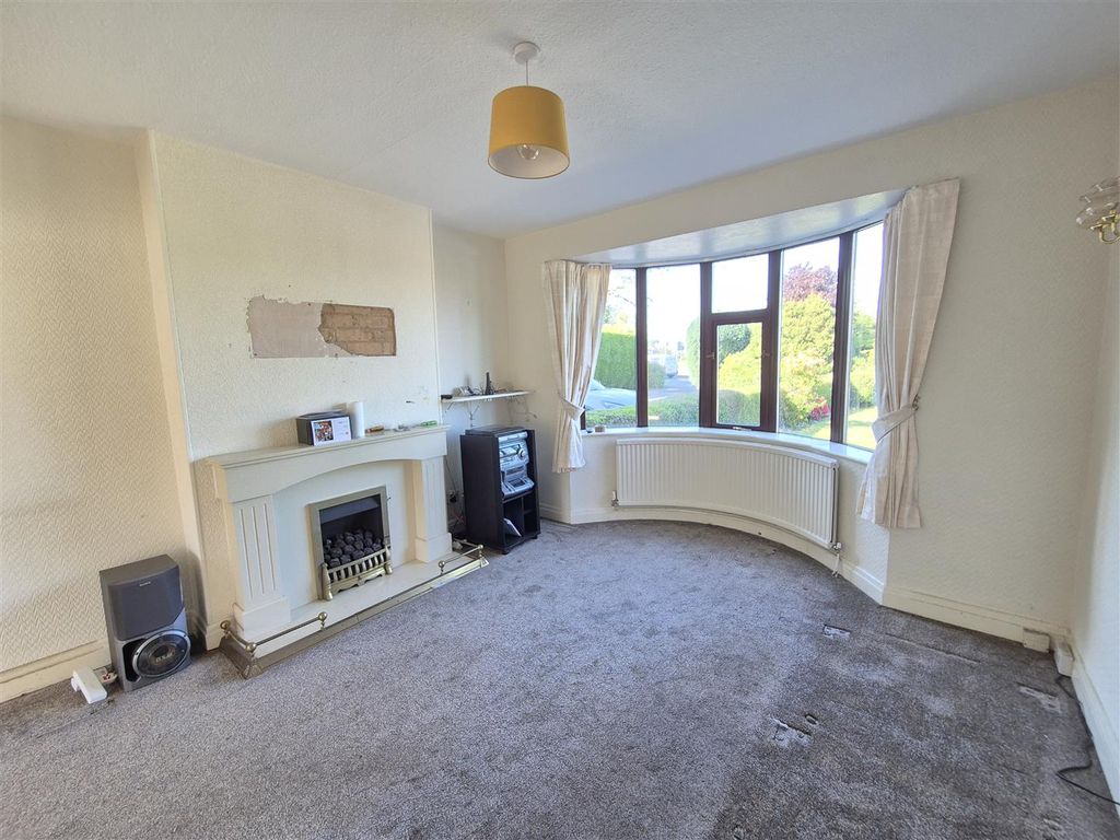 Property photo 3 of 18 Bow Fronted Lounge