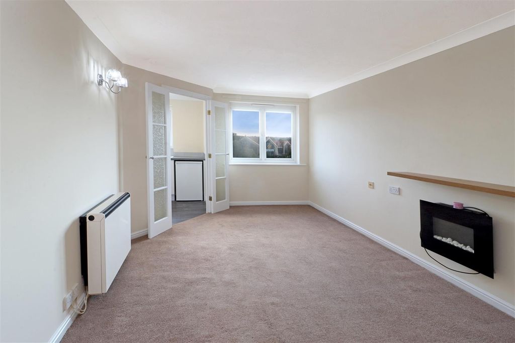 Property photo 2 of 7 Living Room