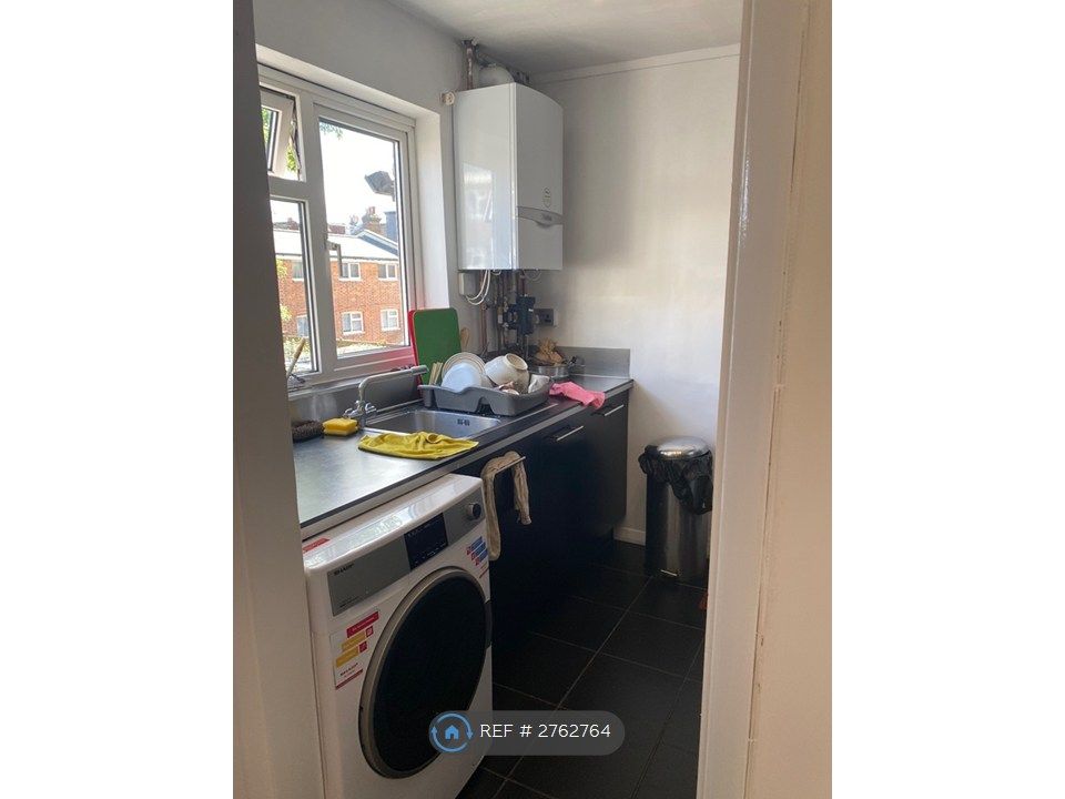 Property photo 2 of 9 Kitchen