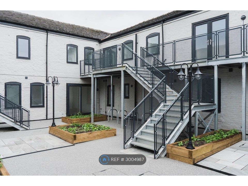 Property photo 1 of 11 Courtyard