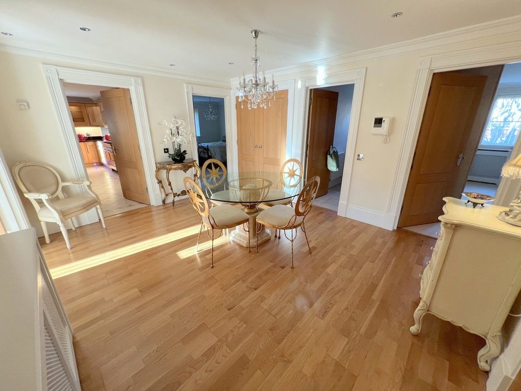 Property photo 3 of 31