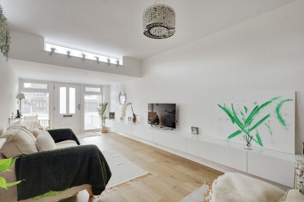 Property photo 2 of 26