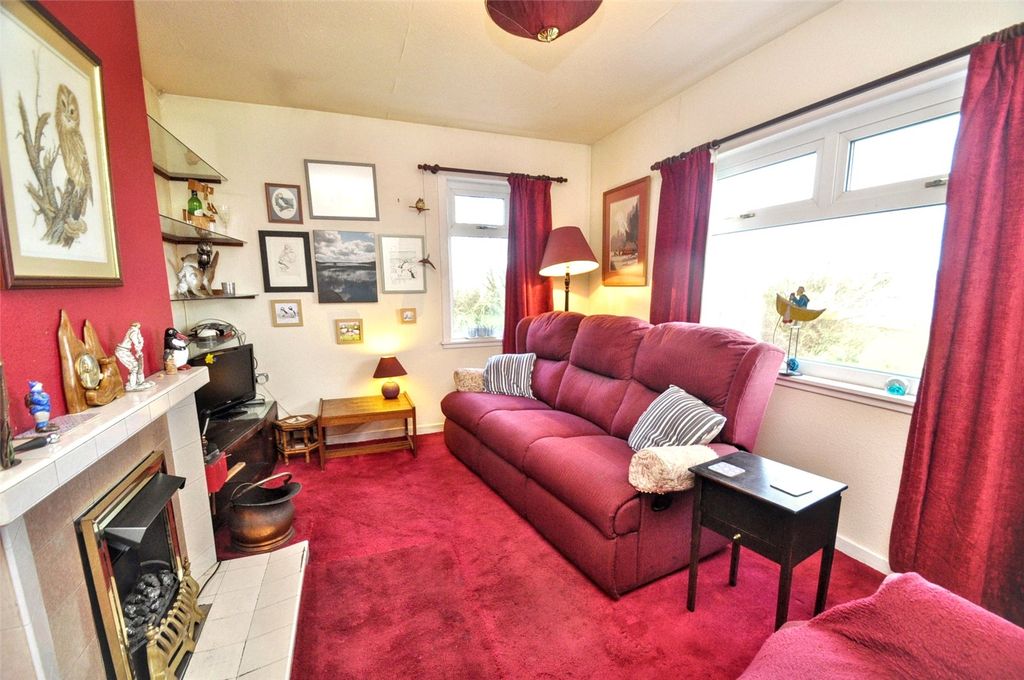 Property photo 3 of 18 Living Room