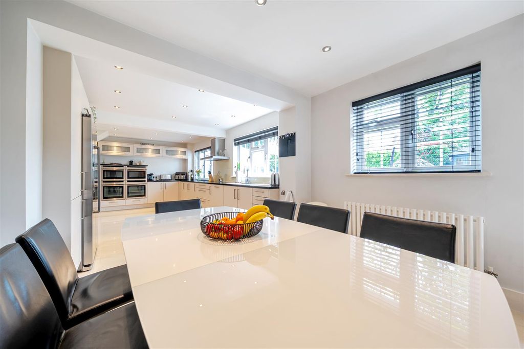 Property photo 2 of 32 21-6A32A2Ab83189-1480082-19Ed5c484068c-49-21.Jpg