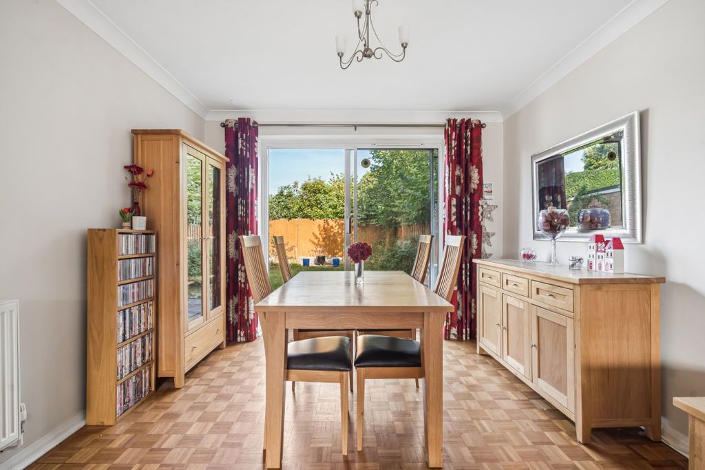 Property photo 3 of 17 Photo 6