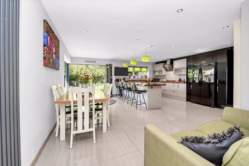 Property photo 3 of 29 Kitchen/Breakfast Room