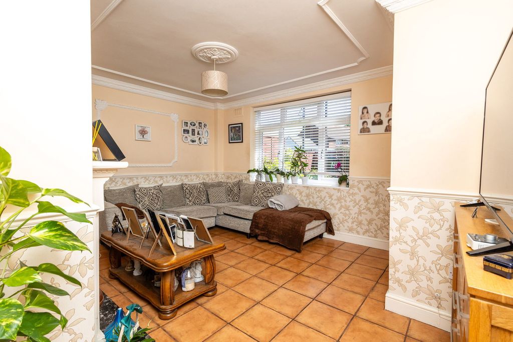Property photo 2 of 21
