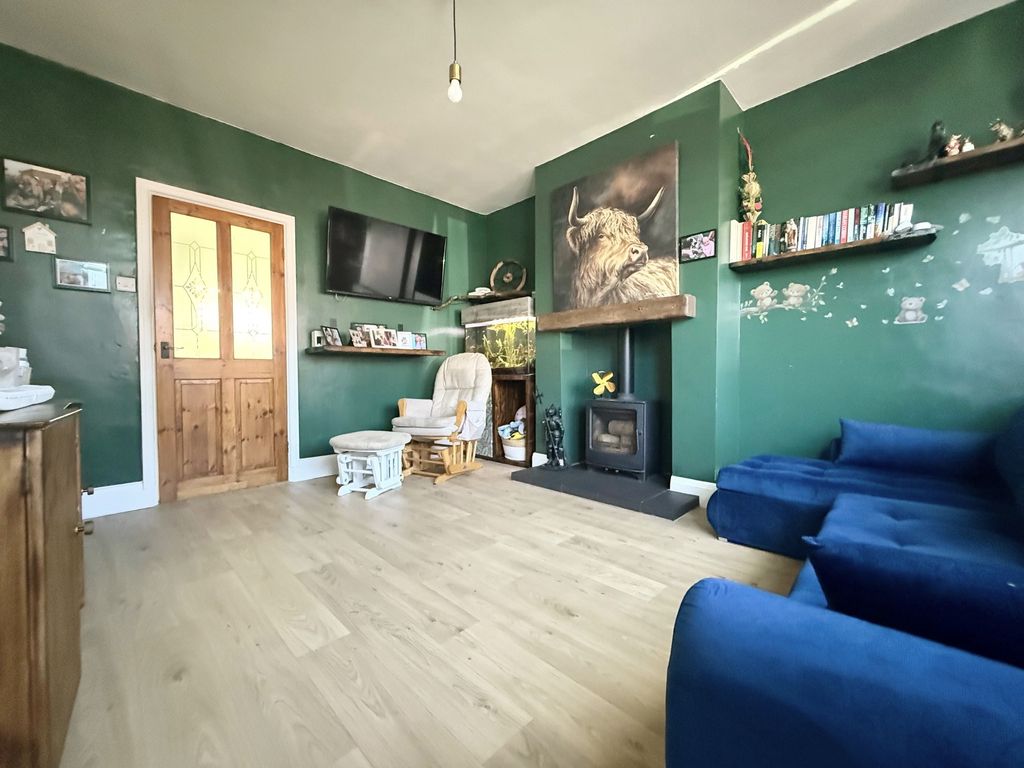 Property photo 2 of 25