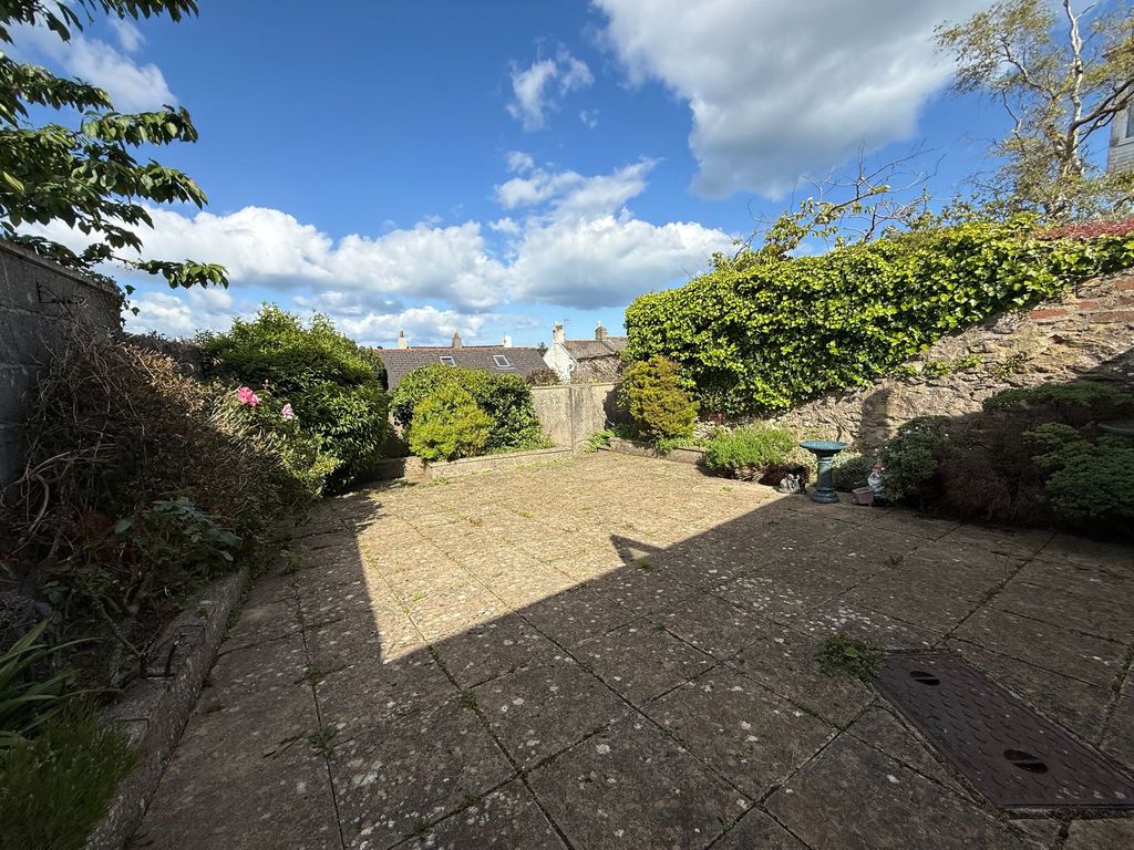 Property photo 2 of 21