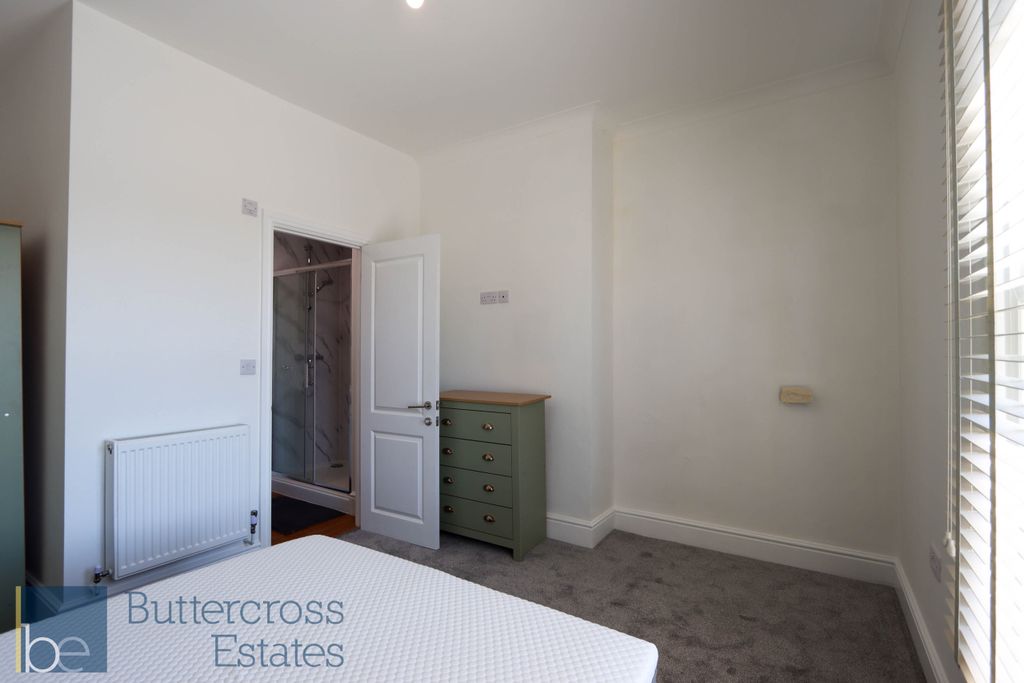 Property photo 3 of 15 Room 4